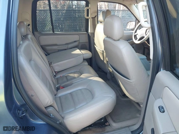 2005 Ford Explorer XLT with VIN 1FMDU73K75UA74958, listed as a IAAI auction lot 41293189 with 207,773 mi miles. Bid and sale history available at carsss.com. Image 8.