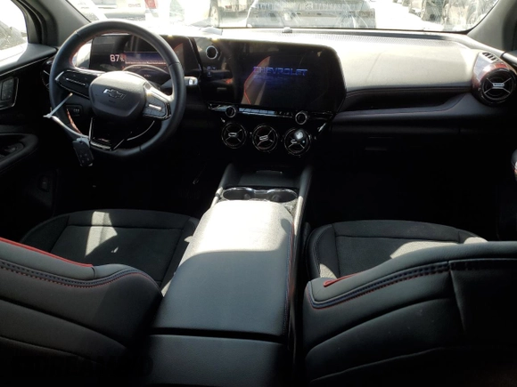 2024 Chevrolet Blazer EV eAWD RS z VIN 3GNKDCRJ3RS255118, wystawiony jako Copart lot #49162575 z przebiegiem 3132 mil mil oraz Szkody całkowita. Historia ofert i sprzedaży dostępna na DreamBid. Obrazek 8.