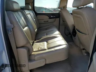2008 GMC Sierra Denali z VIN 2GTEK638481300628, wystawiony jako Copart lot #46899905 z przebiegiem 186 131 mil mil oraz Szkody całkowita. Historia ofert i sprzedaży dostępna na DreamBid. Obrazek 10.