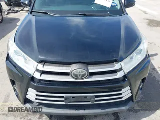 2018 Toyota Highlander LE z VIN 5TDZZRFH2JS276211, wystawiony jako IAAI lot #41799446 z przebiegiem 121 635 mil mil oraz . Historia ofert i sprzedaży dostępna na DreamBid. Obrazek 6.