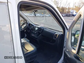 2014 Ram ProMaster Cargo z VIN 3C6TRVAG9EE102642, wystawiony jako IAAI lot #41852746 z przebiegiem 190 275 mil mil oraz . Historia ofert i sprzedaży dostępna na DreamBid. Obrazek 5.
