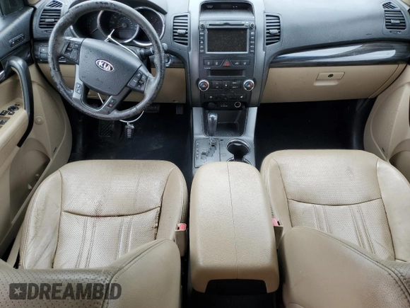 2012 Kia Sorento EX z VIN 5XYKU4A20CG301970, wystawiony jako Copart lot #54360795 z przebiegiem 208 616 mil mil oraz Szkoda całkowita • Salvage title. Historia ofert i sprzedaży dostępna na DreamBid. Obrazek 8.