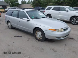 2001 Saturn LW z VIN 1G8JW84R51Y509590, wystawiony jako IAAI lot #42498992 z przebiegiem 123 436 mil mil oraz . Historia ofert i sprzedaży dostępna na DreamBid. Obrazek 1.