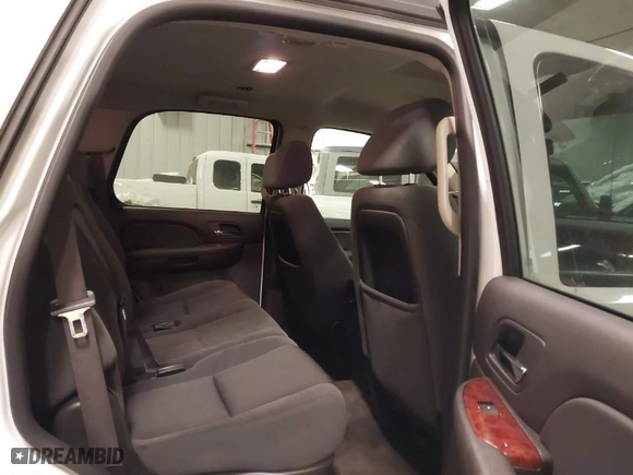 2009 GMC Yukon SLE w/3SB with VIN 1GKFK23079R230904, listed as a IAAI auction lot 41613418 with 90,262 mi miles. Bid and sale history available at carsss.com. Image 8.