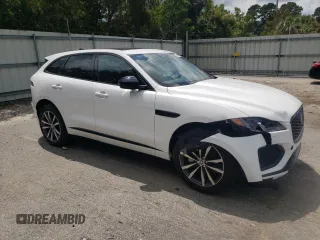 2024 Jaguar F-Pace R-Dynamic S z VIN SADCT2EX5RA722985, wystawiony jako Copart lot #69051054 z przebiegiem 6 691 mil mil oraz Szkoda całkowita • Salvage title. Historia ofert i sprzedaży dostępna na DreamBid. Obrazek 4.