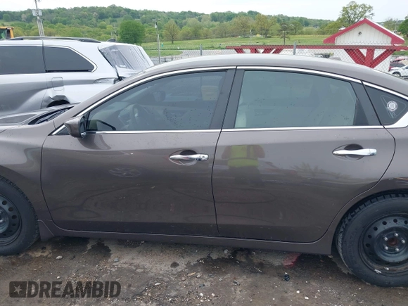 2015 Nissan Altima 2.5 S with VIN 1N4AL3AP5FC427759, listed as a IAAI auction lot 42091647 with 182,132 mi miles. Bid and sale history available at carsss.com. Image 15.