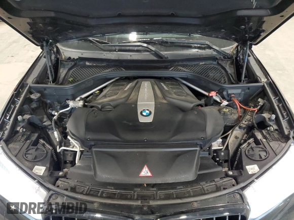 2016 BMW X5 xDrive50i z VIN 5UXKR6C58G0J83648, wystawiony jako Copart lot #58219015 z przebiegiem 96 254 mil mil oraz Szkoda całkowita • Salvage title. Historia ofert i sprzedaży dostępna na DreamBid. Obrazek 12.