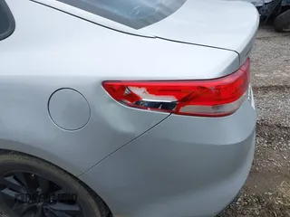 2016 Kia Optima EX z VIN 5XXGU4L36GG070336, wystawiony jako IAAI lot #41259692 z przebiegiem 124 807 mil mil oraz . Historia ofert i sprzedaży dostępna na DreamBid. Obrazek 19.