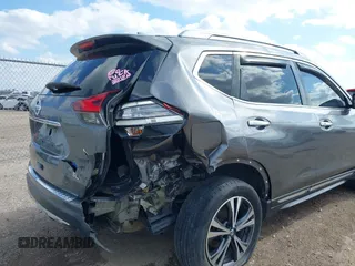 2017 Nissan Rogue SL z VIN 5N1AT2MT0HC881736, wystawiony jako IAAI lot #41506635 z przebiegiem 136 389 mil mil oraz . Historia ofert i sprzedaży dostępna na DreamBid. Obrazek 6.