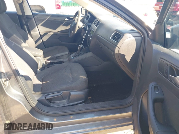 2014 Volkswagen Jetta S z VIN 3VW2K7AJ3EM303858, wystawiony jako IAAI lot #42449072 z przebiegiem 171 959 mil mil oraz . Historia ofert i sprzedaży dostępna na DreamBid. Obrazek 5.