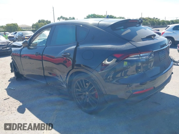 2023 Maserati Levante z VIN ZN661YUM3PX429958, wystawiony jako IAAI lot #41844196 z przebiegiem 19 878 mil mil oraz . Historia ofert i sprzedaży dostępna na DreamBid. Obrazek 3.