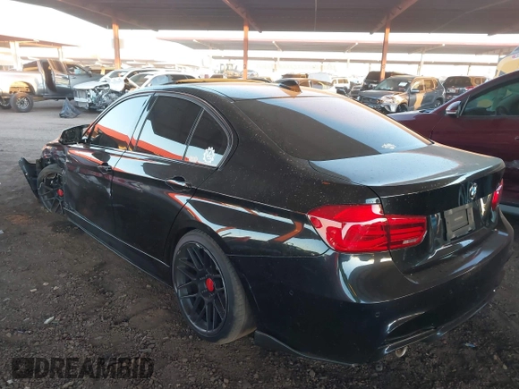 2018 BMW 3 Series 340i z VIN WBA8B3G57JNV01064, wystawiony jako IAAI lot #41335456 z przebiegiem 70 853 mil mil oraz . Historia ofert i sprzedaży dostępna na DreamBid. Obrazek 3.
