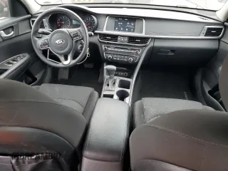 2018 Kia Optima LX z VIN 5XXGT4L30JG188098, wystawiony jako Copart lot #56642445 z przebiegiem 85 159 mil mil oraz Szkoda całkowita • Salvage title. Historia ofert i sprzedaży dostępna na DreamBid. Obrazek 8.