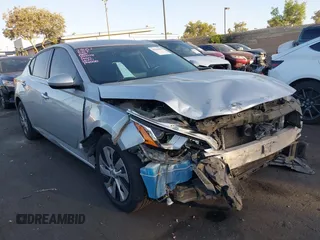2019 Nissan Altima S z VIN 1N4BL4BV7KC248267, wystawiony jako IAAI lot #42394096 z przebiegiem 148 034 mil mil oraz . Historia ofert i sprzedaży dostępna na DreamBid. Obrazek 1.