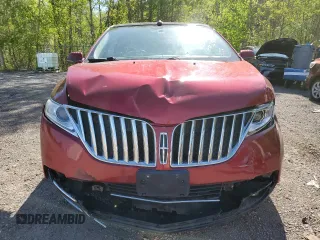2013 Lincoln MKX z VIN 2LMDJ8JK9DBL14019, wystawiony jako Copart lot #56323495 z przebiegiem 128 687 mil mil oraz Czysty tytuł • Clean title. Historia ofert i sprzedaży dostępna na DreamBid. Obrazek 5.