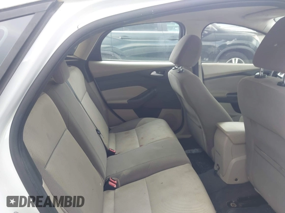 2014 Ford Focus SE z VIN 1FADP3K27EL323874, wystawiony jako IAAI lot #42131316 z przebiegiem 140 815 mil mil oraz . Historia ofert i sprzedaży dostępna na DreamBid. Obrazek 8.