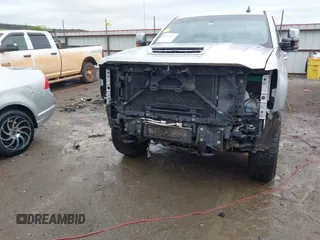 2019 Chevrolet Silverado 2500HD LTZ with VIN 1GC1KTEY0KF116765, listed as a IAAI auction lot 41941751 with 1 mi miles. Bid and sale history available at carsss.com. Image 6.