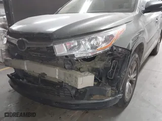 2014 Toyota Highlander XLE with VIN 5TDJKRFH1ES025381, listed as a IAAI auction lot 41494104 with 187,588 mi miles. Bid and sale history available at carsss.com. Image 6.