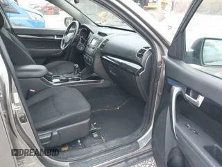 2015 Kia Sorento LX with VIN 5XYKT4A74FG556687, listed as a IAAI auction lot 41914405 with 115,234 mi miles. Bid and sale history available at carsss.com. Image 5.