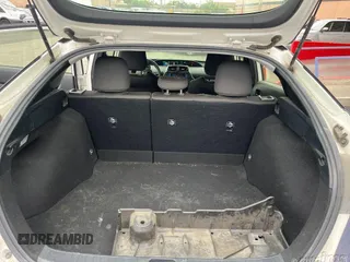 2019 Toyota Prius L Eco z VIN JTDKARFU7K3090074, wystawiony jako IAAI lot #42328973 z przebiegiem 78 192 mil mil oraz . Historia ofert i sprzedaży dostępna na DreamBid. Obrazek 1.