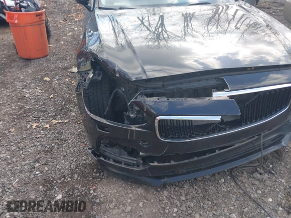 2018 Volvo S90 Momentum with VIN LVY982MK6JP036297, listed as a IAAI auction lot 42094817 with 285,693 mi miles. Bid and sale history available at carsss.com. Image 6.