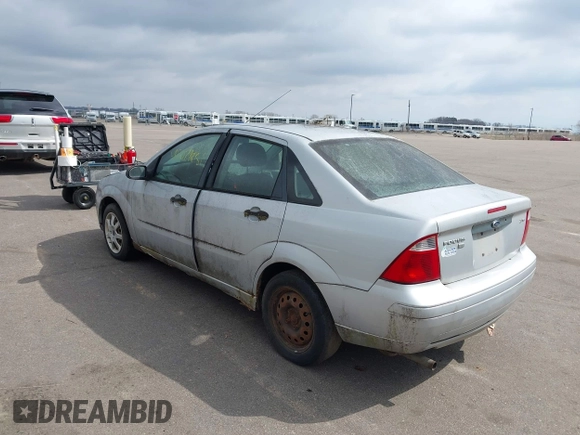 2005 Ford Focus S with VIN 1FAFP34N95W233320, listed as a IAAI auction lot 42071851 with 166,316 mi miles. Bid and sale history available at carsss.com. Image 3.
