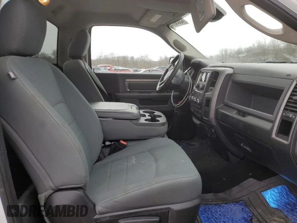 2017 Ram 1500 Tradesman z VIN 3C6JR6AG4HG591621, wystawiony jako Copart lot #43058735 z przebiegiem 48 708 mil mil oraz Szkoda całkowita • Salvage title. Historia ofert i sprzedaży dostępna na DreamBid. Obrazek 10.