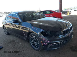 2019 BMW 5 Series 530i z VIN WBAJA5C52KWW20562, wystawiony jako IAAI lot #42075298 z przebiegiem Nie podano mil oraz . Historia ofert i sprzedaży dostępna na DreamBid. Obrazek 6.