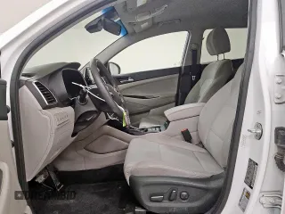 2019 Hyundai Tucson Sport z VIN KM8J33AL3KU874095, wystawiony jako Copart lot #55959415 z przebiegiem 86 092 mil mil oraz Czysty tytuł • Clean title. Historia ofert i sprzedaży dostępna na DreamBid. Obrazek 7.