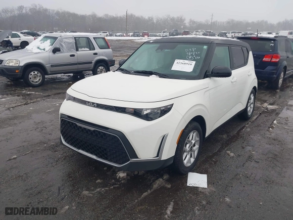 2024 Kia Soul LX with VIN KNDJ23AU4R7228976, listed as a IAAI auction lot 41568910 with 8,967 mi miles. Bid and sale history available at carsss.com. Image 2.