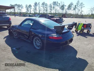 2004 Porsche 911 z VIN WP0AC29954S692825, wystawiony jako IAAI lot #41781530 z przebiegiem 28 942 mil mil oraz . Historia ofert i sprzedaży dostępna na DreamBid. Obrazek 3.