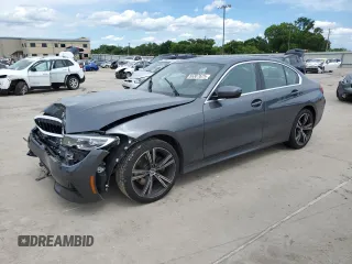 2022 BMW 3 Series 330i z VIN 3MW5R1J06N8C48697, wystawiony jako Copart lot #56307625 z przebiegiem 38 241 mil mil oraz Szkoda całkowita • Salvage title. Historia ofert i sprzedaży dostępna na DreamBid. Obrazek 1.