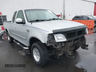 2002 Ford F-150 XL z VIN 2FTRX18W02CA59160, wystawiony jako IAAI lot #41610058 z przebiegiem 190 608 mil mil oraz . Historia ofert i sprzedaży dostępna na DreamBid. Obrazek 1.