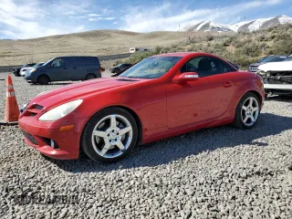 2005 Mercedes-Benz SLK 230/320 z VIN WDBWK56FX5F059587, wystawiony jako Copart lot #52400565 z przebiegiem 69 791 mil mil oraz Szkody całkowita. Historia ofert i sprzedaży dostępna na DreamBid. Obrazek 1.