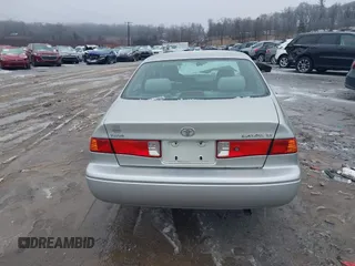 2001 Toyota Camry CE with VIN JT2BG22KX10540738, listed as a IAAI auction lot 41516912 with 116,733 mi miles. Bid and sale history available at carsss.com. Image 17.