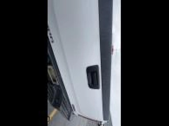 2011 GMC Sierra 2500HD Work Truck z VIN 1GT22ZCGXBZ435266, wystawiony jako IAAI lot #42532692 z przebiegiem 222 069 mil mil oraz . Historia ofert i sprzedaży dostępna na DreamBid. Obrazek 49.