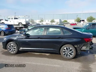 2024 Volkswagen Jetta S z VIN 3VW5M7BUXRM080630, wystawiony jako IAAI lot #42223967 z przebiegiem 35 103 mil mil oraz . Historia ofert i sprzedaży dostępna na DreamBid. Obrazek 15.