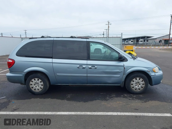 2005 Chrysler Town & Country LX with VIN 2C4GP44R85R192517, listed as a IAAI auction lot 41833718 with 223,663 mi miles. Bid and sale history available at carsss.com. Image 13.