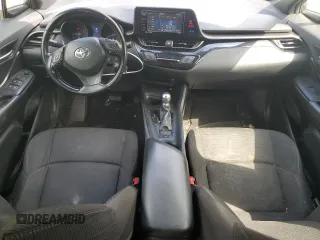 2018 Toyota C-HR XLE z VIN JTNKHMBX2J1003394, wystawiony jako Copart lot #58234865 z przebiegiem 132 574 mil mil oraz Szkoda całkowita • Salvage title. Historia ofert i sprzedaży dostępna na DreamBid. Obrazek 8.