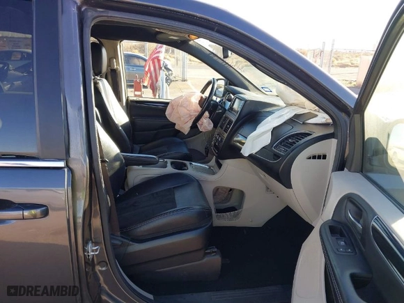 2019 Dodge Grand Caravan SXT with VIN 2C4RDGCG6KR716326, listed as a IAAI auction lot 41512176 with 95,430 mi miles. Bid and sale history available at carsss.com. Image 5.