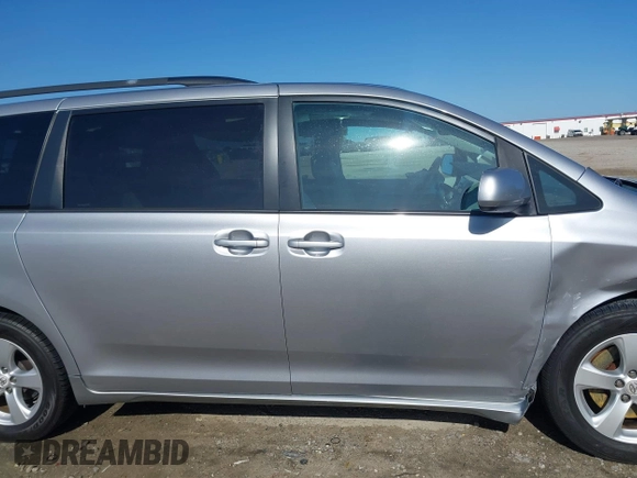 2012 Toyota Sienna LE AAS с VIN 5TDKK3DC5CS207090, выставлен на аукционе IAAI как лот 42100711 с пробегом 139 638 миль миль и . История ставок и продаж доступна на DreamBid. Изображение 13.