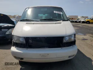 2003 Volkswagen EuroVan MV с VIN WV2MB47033H038192, выставлен на аукционе Copart как лот 67783954 с пробегом 176 595 миль миль и Списание • Salvage title. История ставок и продаж доступна на DreamBid. Изображение 5.
