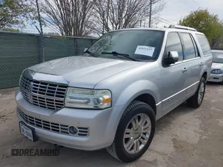 2011 Lincoln Navigator z VIN 5LMJJ2H56BEJ00020, wystawiony jako IAAI lot #41821157 z przebiegiem 143 284 mil mil oraz . Historia ofert i sprzedaży dostępna na DreamBid. Obrazek 2.