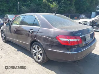 2010 Mercedes-Benz E 350 Luxury z VIN WDDHF8HB3AA180002, wystawiony jako IAAI lot #42760066 z przebiegiem 207 067 mil mil oraz . Historia ofert i sprzedaży dostępna na DreamBid. Obrazek 3.