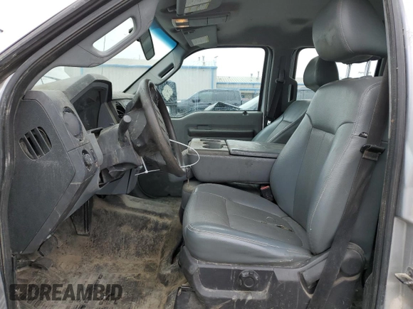 2015 Ford F-350 z VIN 1FT8W3AT5FEA04410, wystawiony jako Copart lot #51262725 z przebiegiem 272 827 mil mil oraz Czysty tytuł • Clean title. Historia ofert i sprzedaży dostępna na DreamBid. Obrazek 7.