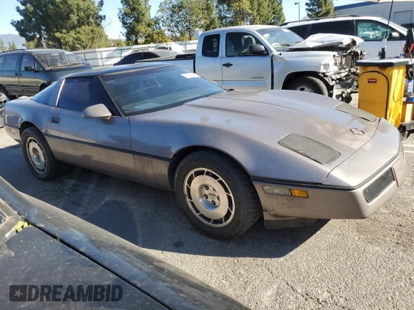 1988 Chevrolet Corvette z VIN 1G1YY2182J5103560, wystawiony jako Copart lot #44811925 z przebiegiem 99 645 mil mil oraz Czysty tytuł • Clean title. Historia ofert i sprzedaży dostępna na DreamBid. Obrazek 4.
