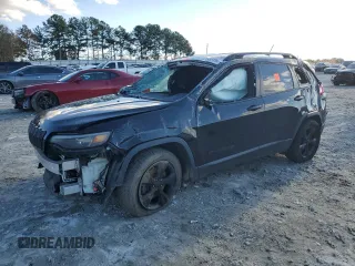 2019 Jeep Cherokee Latitude Plus with VIN 1C4PJLLNXKD326095, listed as a Copart auction lot 81582224 with 117,236 mi miles and Salvage Title. Bid and sale history available at carsss.com. Image 1.
