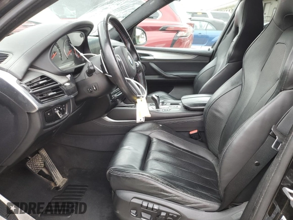 2015 BMW X5 M z VIN 5YMKT6C5XF0C89515, wystawiony jako Copart lot #54364934 z przebiegiem 151 595 mil mil oraz Szkoda całkowita • Salvage title. Historia ofert i sprzedaży dostępna na DreamBid. Obrazek 7.