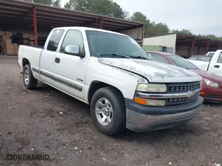 2000 Chevrolet Silverado 1500 LS with VIN 2GCEC19T6Y1245739, listed as a IAAI auction lot 41635831 with 243,638 mi miles. Bid and sale history available at carsss.com. Image 1.