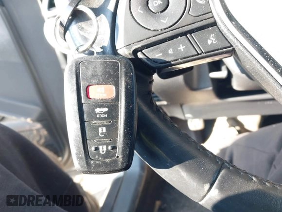 2018 Toyota Camry LE z VIN 4T1B11HK4JU616470, wystawiony jako IAAI lot #41352888 z przebiegiem 102 109 mil mil oraz . Historia ofert i sprzedaży dostępna na DreamBid. Obrazek 11.